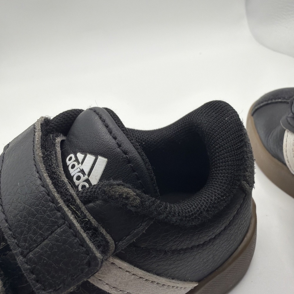adidas Kids Size 8 Black Hook Loop Sneakers Gum Sole Toddler Shoes - Picture 8 of 8